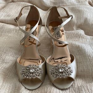 Badgley Mischka Wedge Cream Shoes